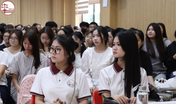 LIC - UL: ĐỒNG HÀNH CÙNG TÂN SINH VIÊN QH.2026 TẠI HÒA LẠC TRÊN HÀNH TRÌNH LÀM CHỦ HỌC LIỆU